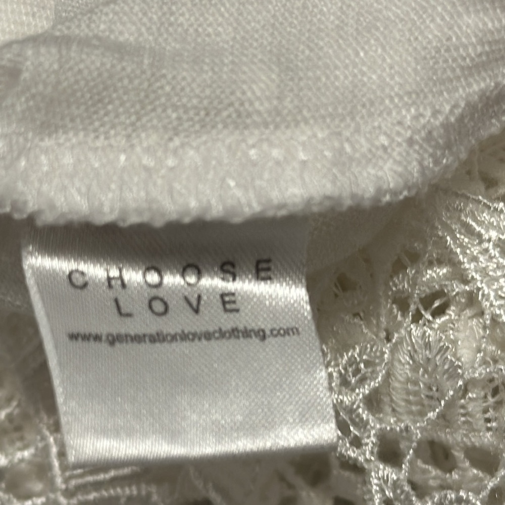 So Pretty! Lace/Linen Top - Picture 5 of 13